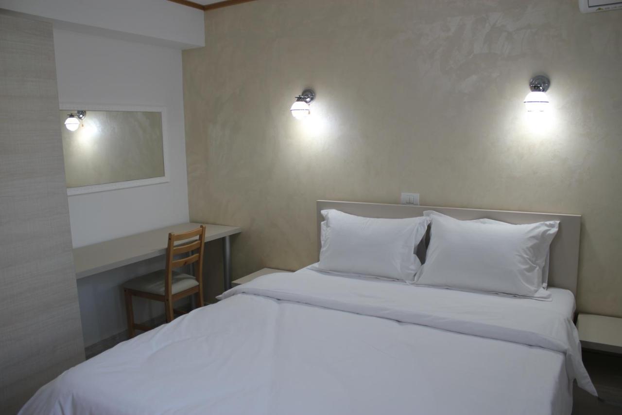 Hotel Marina Srl Bukarest Eksteriør billede