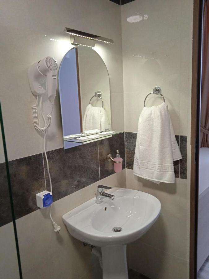 Hotel Marina Srl Bukarest Eksteriør billede