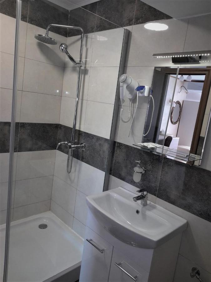 Hotel Marina Srl Bukarest Eksteriør billede