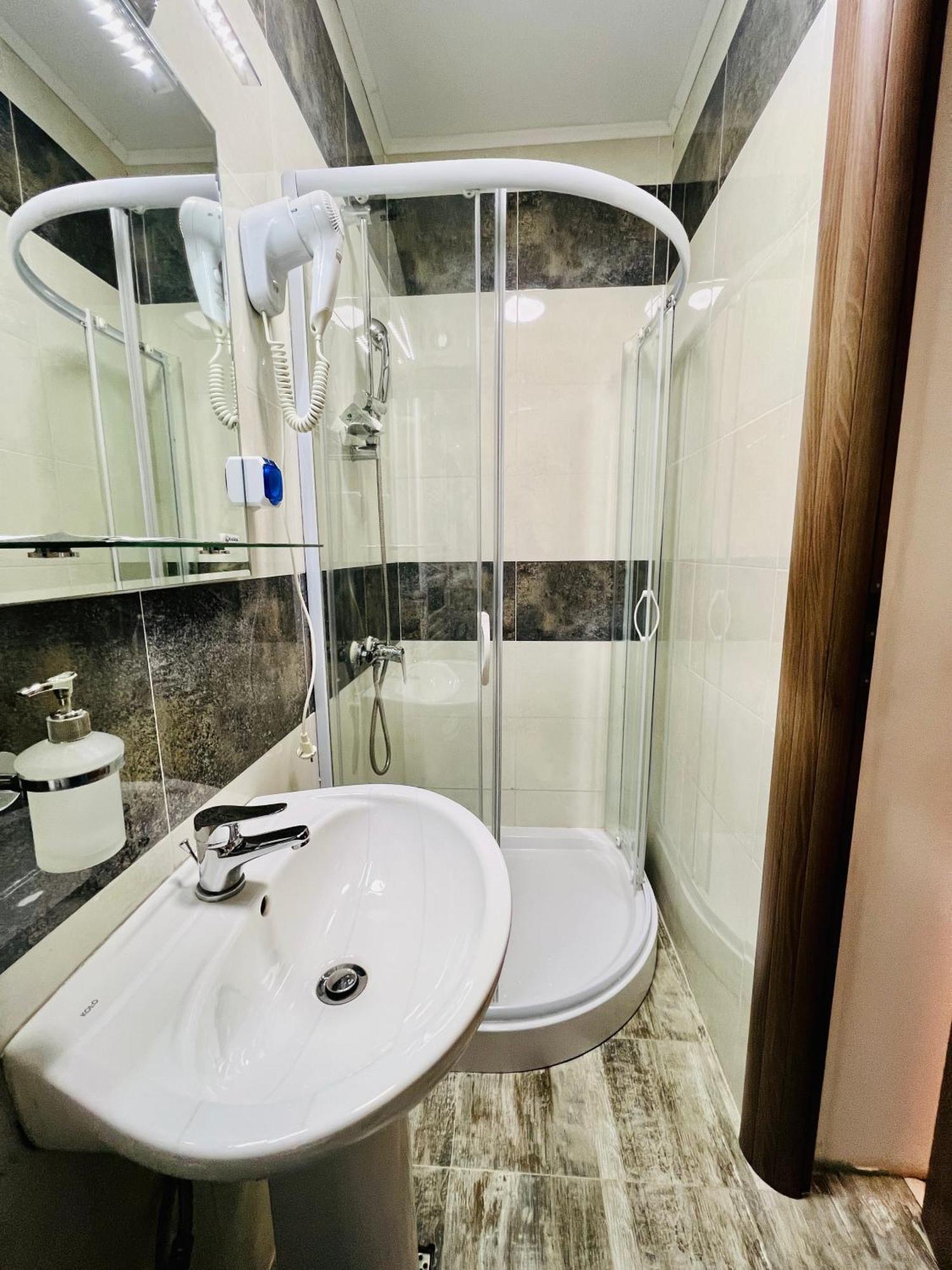Hotel Marina Srl Bukarest Eksteriør billede