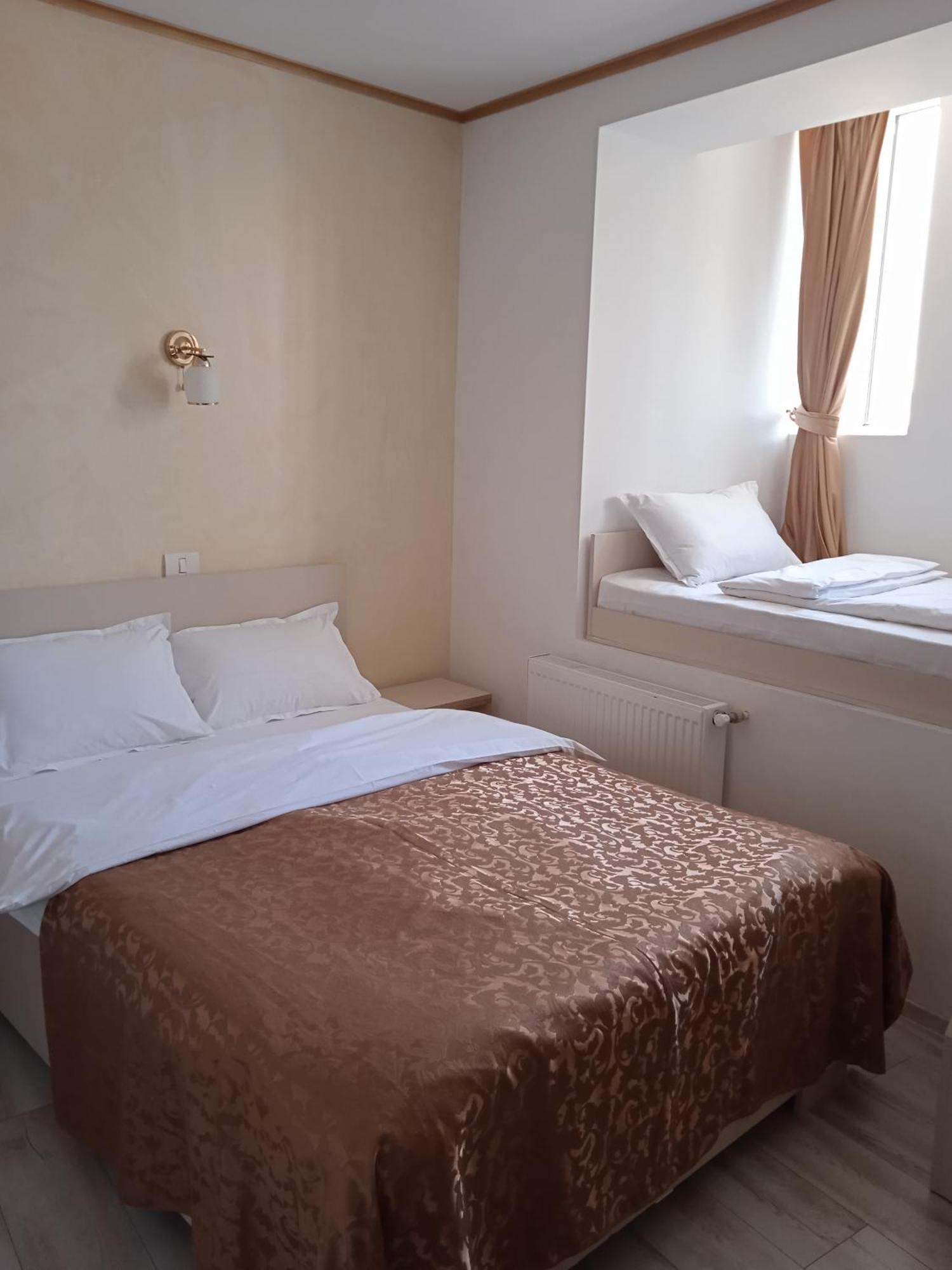 Hotel Marina Srl Bukarest Eksteriør billede