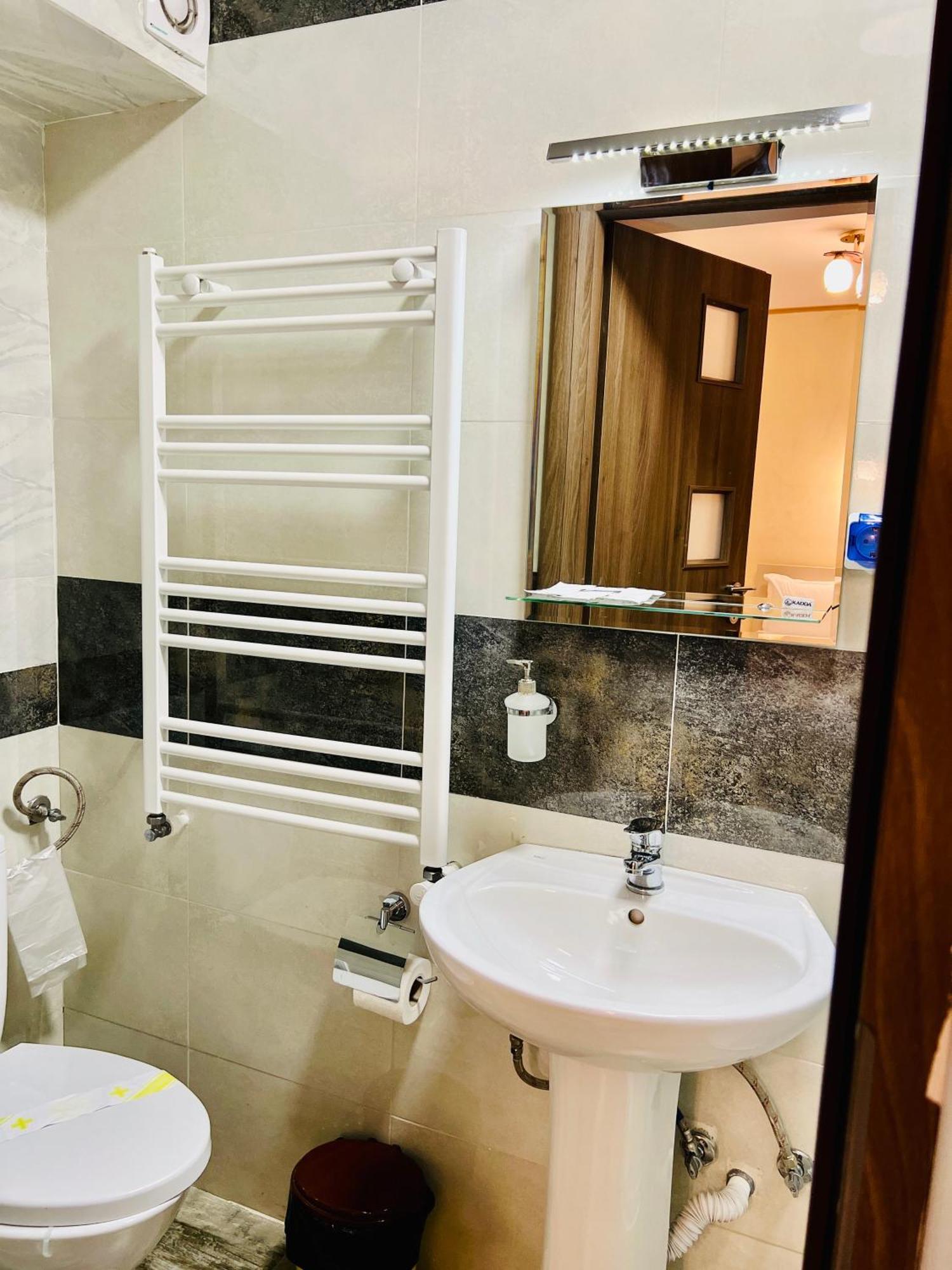 Hotel Marina Srl Bukarest Eksteriør billede
